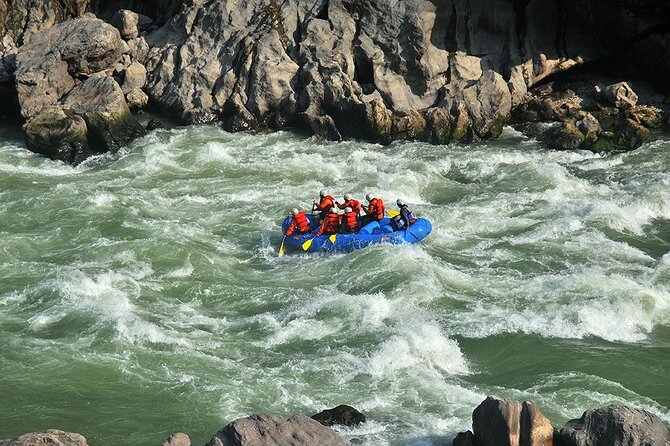A Day Rafting Tour to TRISHULI RIVER - What Trishuli Whitewater Feels Like (And Why Season Matters)