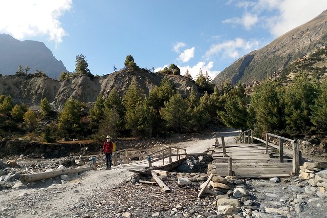 Annapurna Circuit Trekking 12 Days - Food and drink that stay flexible: menu-based meals plus tea and coffee