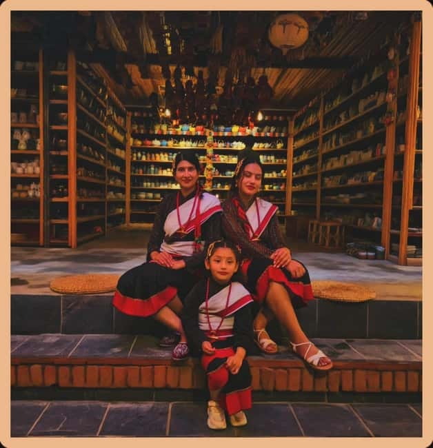 Bhaktapur: Experience the Art of Clay, Curd, and Chant - Temple bhajan at dusk: folk music with local devotees