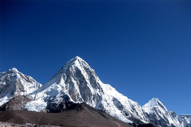 Everest Base Camp Trekking - 13 Days - Lobuche and Gorakshep: the final approach energy