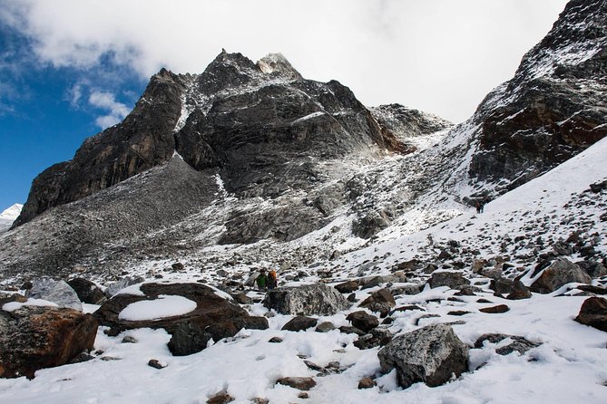 Everest Base Camp With Chola Pass via Gokyo Lakes - Lukla flight and the first trekking days, from Phakding to Namche