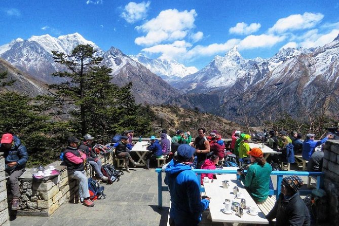Everest Experience with Overnight Stay at Hotel Everest View - Hotel Everest View helipad: arriving to the overnight view