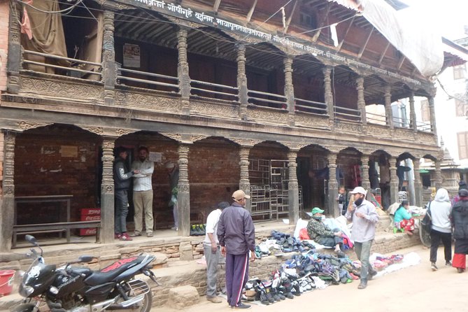 Explore Kathmandu with Local Guide - Logistics that affect your comfort: walking, weather, and timing