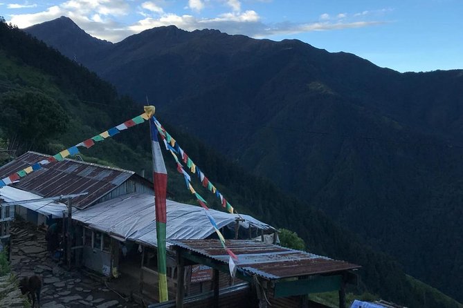 Goisankunda, Trek of the Holy Lakes - Day 5 to Kutumsang (2470m): the long drop that feels like a reset