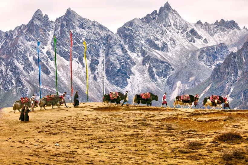 Guaranteed Helicopter Landing Everest Base Camp Kalapathar - What to pack and what weather can do to your day