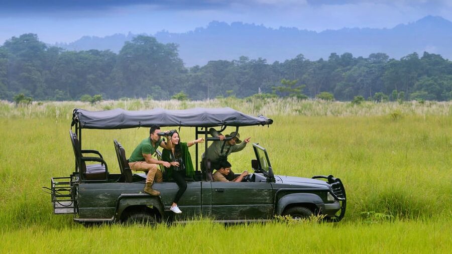 Kathmandu: 4-Day Private Chitwan National Park Safari Tour - Day 1: Leaving Kathmandu with a show, then settling in for the jungle days