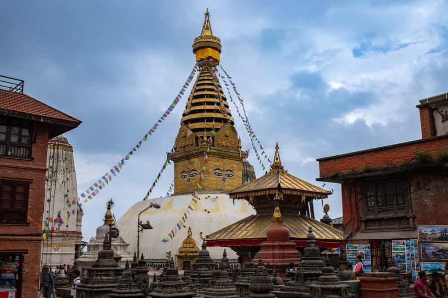 Kathmandu: 7 UNESCO Sites with Lunch - Patan Durbar Square plus brunch: where Hindu and Buddhist styles mix