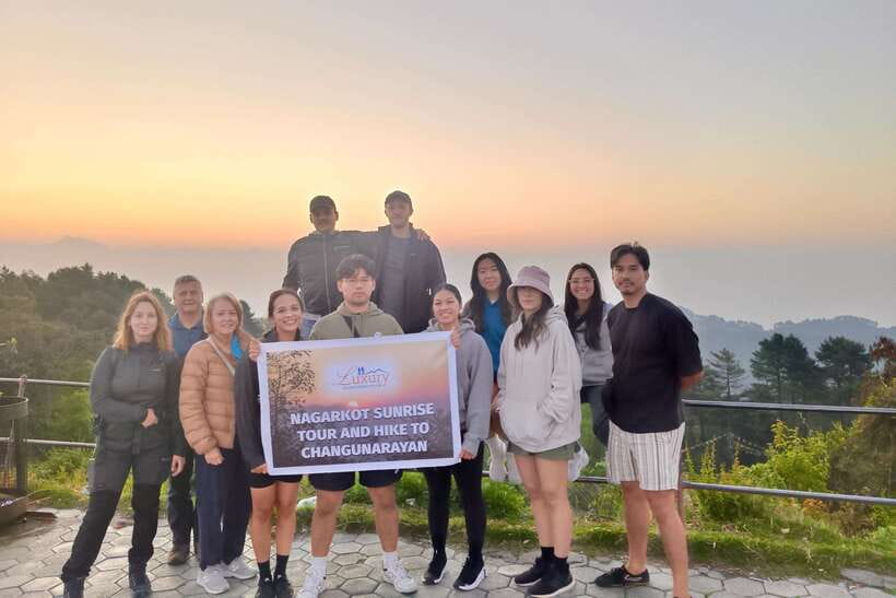 Kathmandu: Nagarkot Sunrise Tour Private or Group with Lunch - Arriving at the Viewpoint: 5:30 AM to 6:30 AM and What You’re Watching