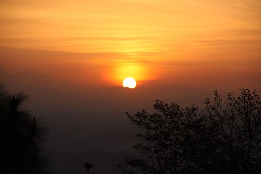 Kathmandu: Nagarkot Sunrise Tour with Day Hike - The Nagarkot Viewpoint Hour: Why the Sunrise Feels Like a Performance