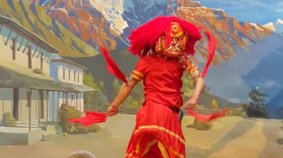Kathmandu: Nepalese Cuisine dinner with traditional dance - The food you’ll actually eat: momos, soup, snacks, and dal bhat