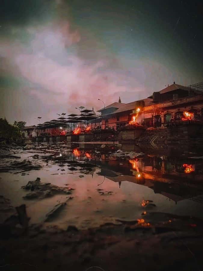 Kathmandu: Pashupatinath Aarati & Cremation Evening Tour - Pashupatinath Aarti after dusk: what makes the night so special