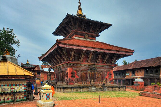 Kathmandu: Private/Group Tour to 7 UNESCO Sites with Lunch - Stop 5: Bhaktapur Durbar Square, medieval architecture with more breathing room