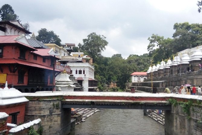 Kathmandu Spiritual Sites: Bodhnath & Pashupatinath Tour - Optional palm reading and offerings, plus what costs may show up