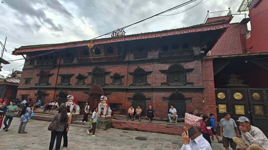 Kathmandu: UNESCO Heritage Day Tour with Private Guide - Bhaktapur Durbar Square: longer time for royal heritage sites