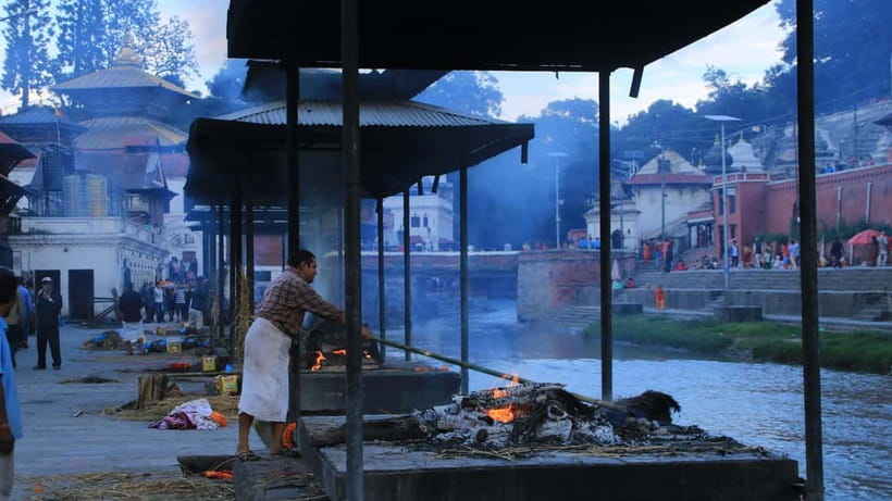 Katmandu: Pashupatinath Open Cremation & Evening Aarati - Pashupatinath Aarati: chants, oil lamps, and Lord Shiva at dusk