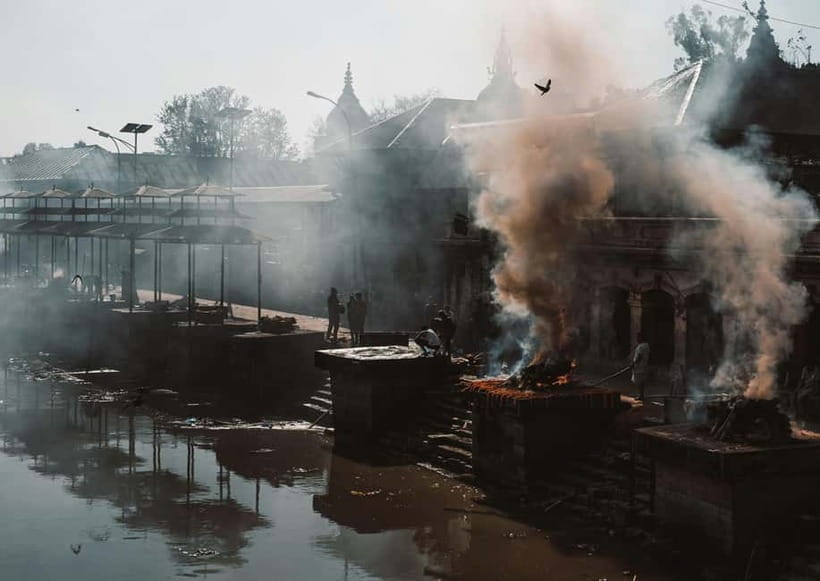 Katmandu: Pashupatinath Open Cremation & Evening Aarati - Temple etiquette, clothing, and what to bring for night viewing