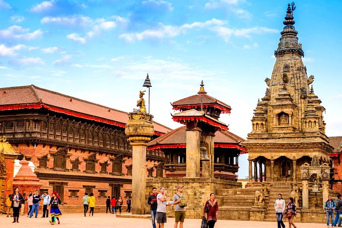 Nagarkot day hiking and Bhaktapur sightseeing - The hike to Nagarkot: Telkot village, pine forest, and real day-to-day life