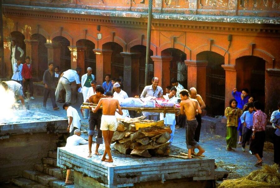 Sacred Pashupatinath: Aarati,Cremation Rites & Boudha Stupa - Pashupatinath temple grounds: where architecture meets daily devotion
